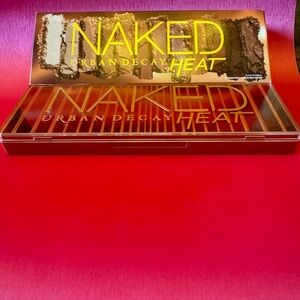 Urban Decay Naked Heat Eyeshadow Palette